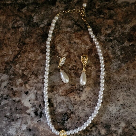 Vintage Bridal Party Pearl Drop Earrings and Necklace - Picture 4 of 4